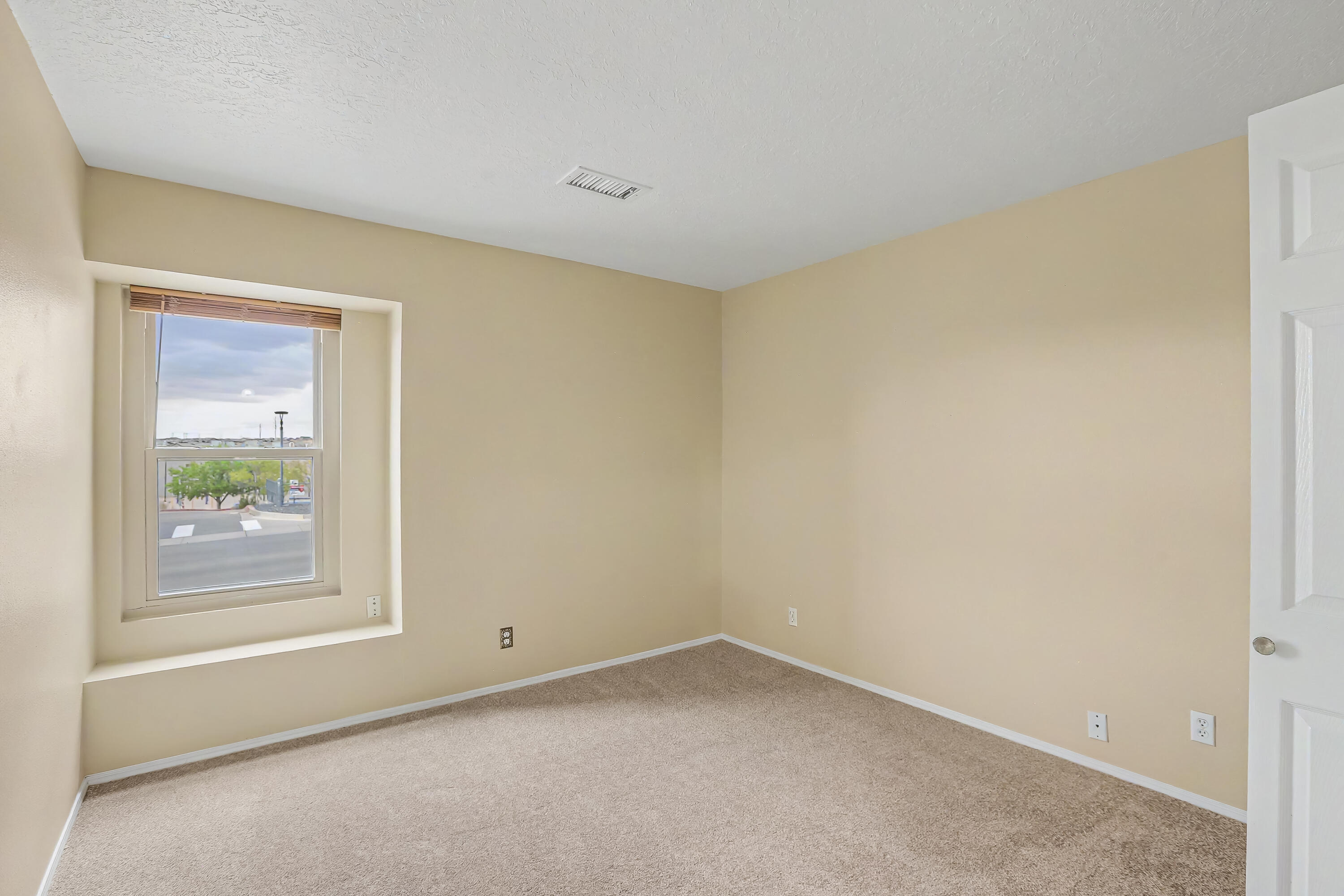 4076 Montreal Loop Northeast Rio Rancho, NM 87144 - Photo 17 of 44 Gallery Image 17
