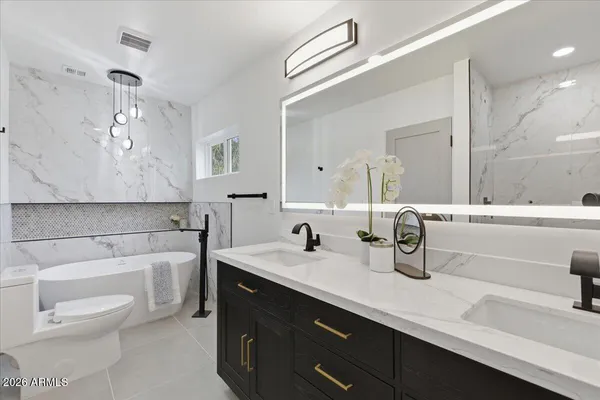 $1,195,000 | 2218 East Sunnyside Drive, Phoenix, AZ 85022