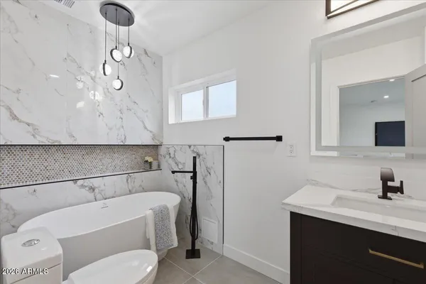 $1,195,000 | 2218 East Sunnyside Drive, Phoenix, AZ 85022
