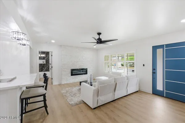 $1,195,000 | 2218 East Sunnyside Drive, Phoenix, AZ 85022