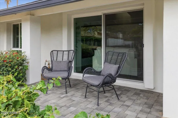 $1,195,000 | 2218 East Sunnyside Drive, Phoenix, AZ 85022