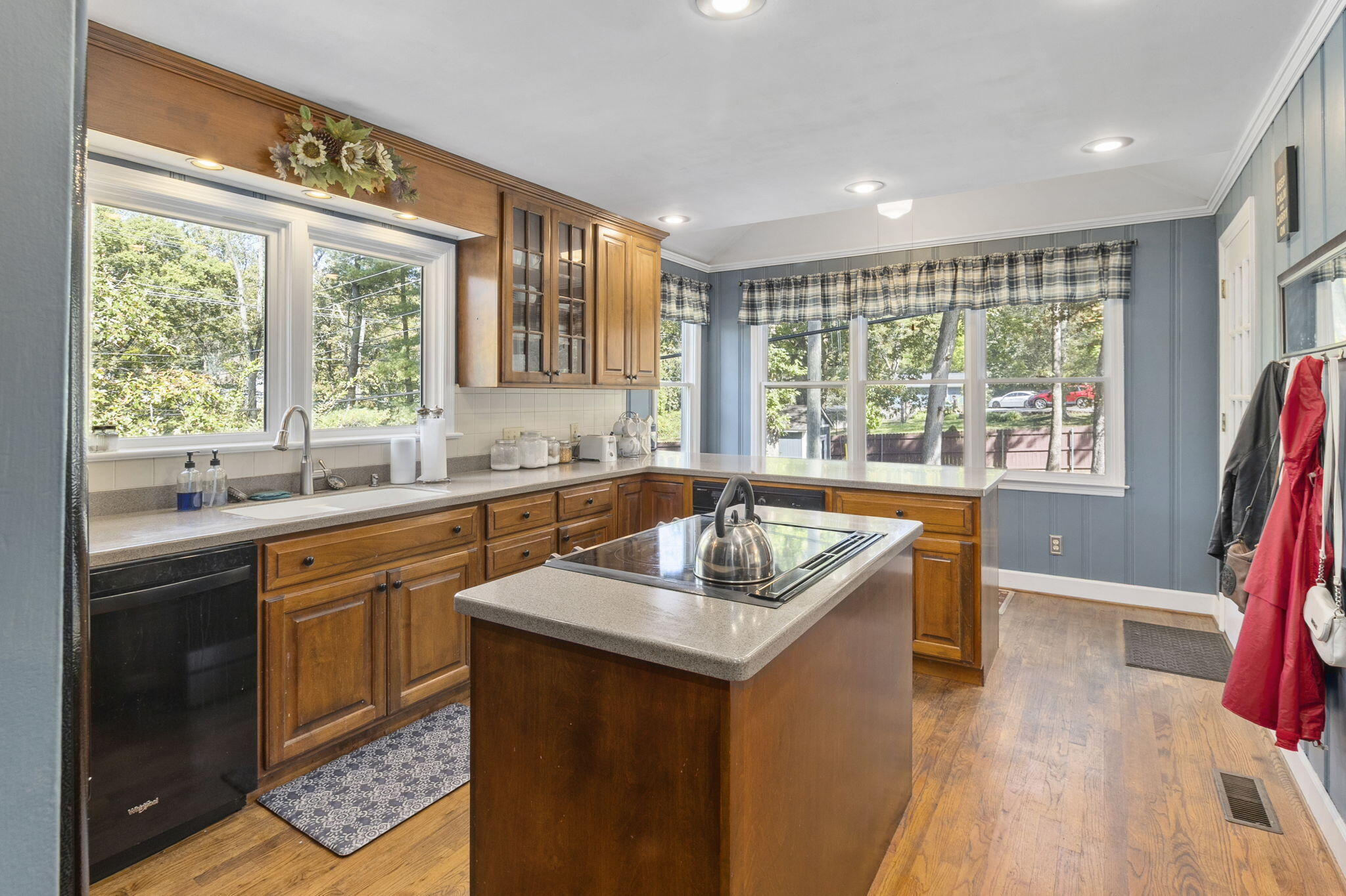 905 Ridgeway Avenue Signal Mountain, TN 37377 - Photo 14 of 51 Kitchen