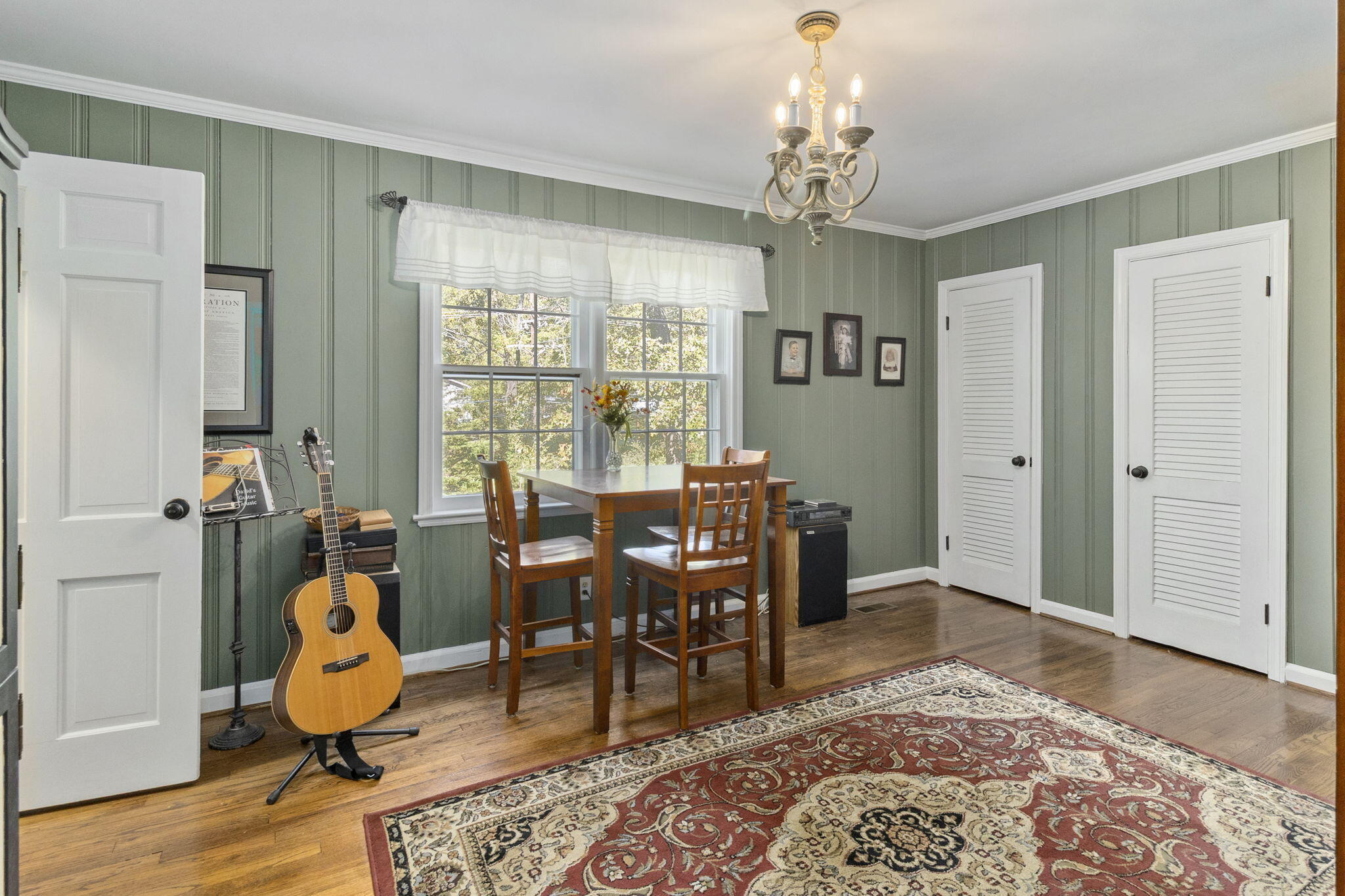 905 Ridgeway Avenue Signal Mountain, TN 37377 - Photo 20 of 51 Family room