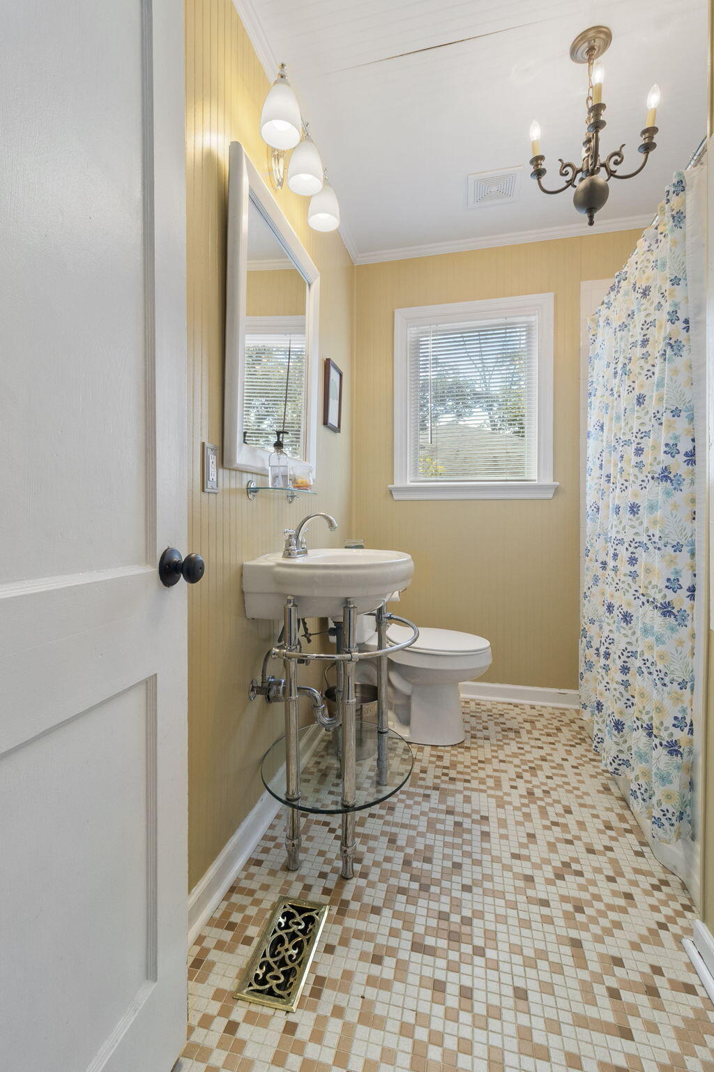 905 Ridgeway Avenue Signal Mountain, TN 37377 - Photo 25 of 51 Bathroom