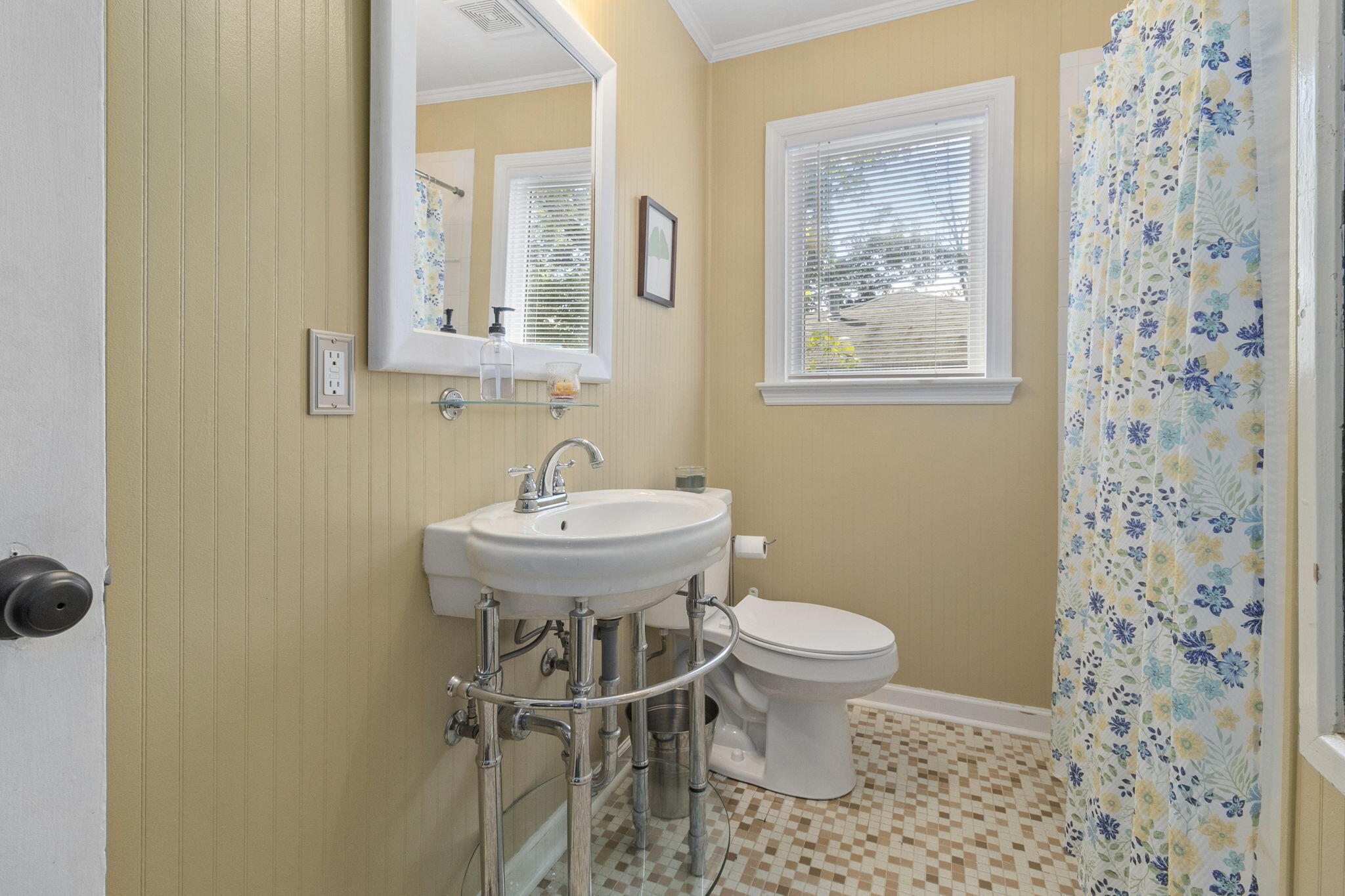 905 Ridgeway Avenue Signal Mountain, TN 37377 - Photo 26 of 51 Bathroom