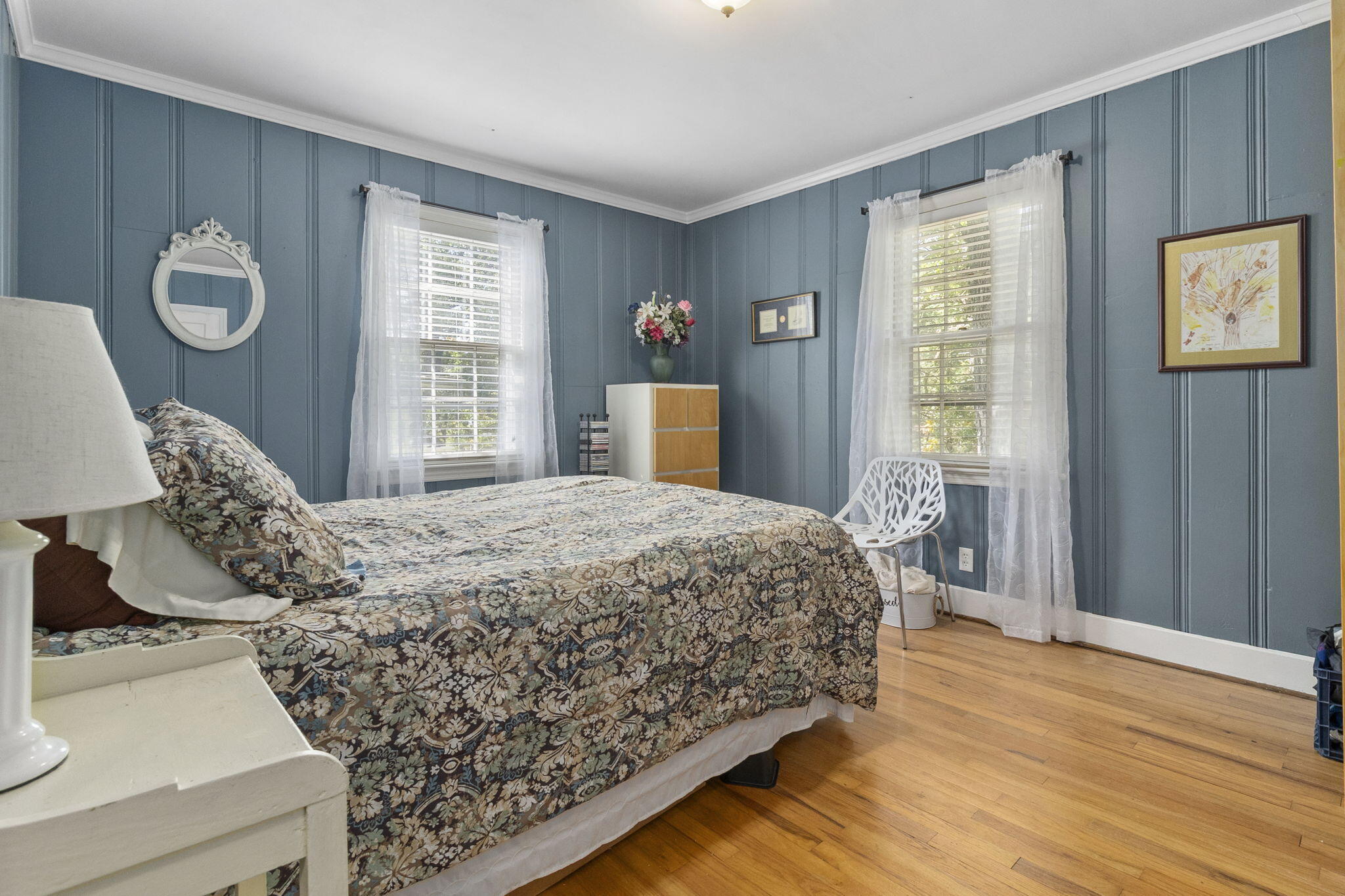 905 Ridgeway Avenue Signal Mountain, TN 37377 - Photo 27 of 51 Back bedroom
