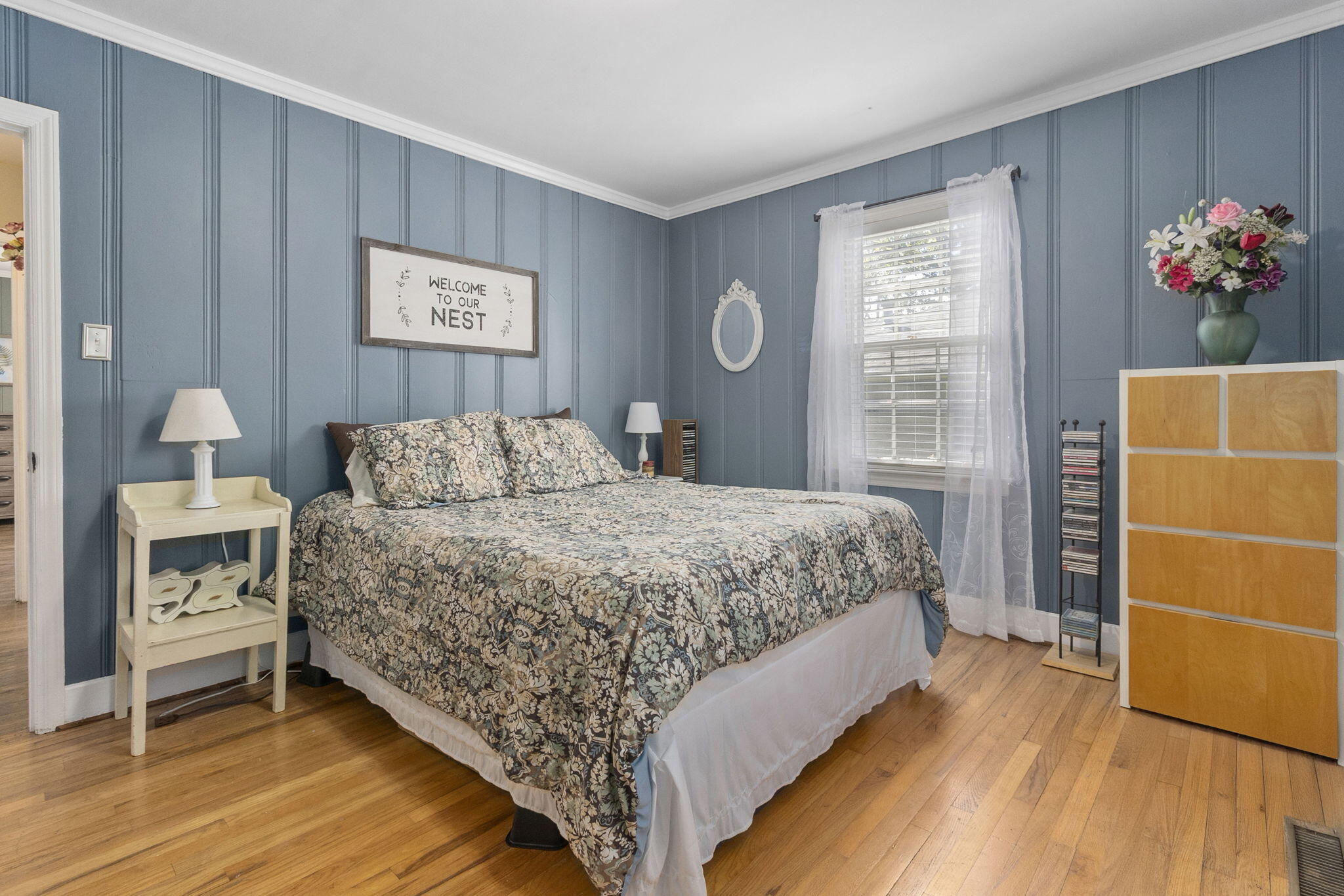 905 Ridgeway Avenue Signal Mountain, TN 37377 - Photo 29 of 51 Back bedroom