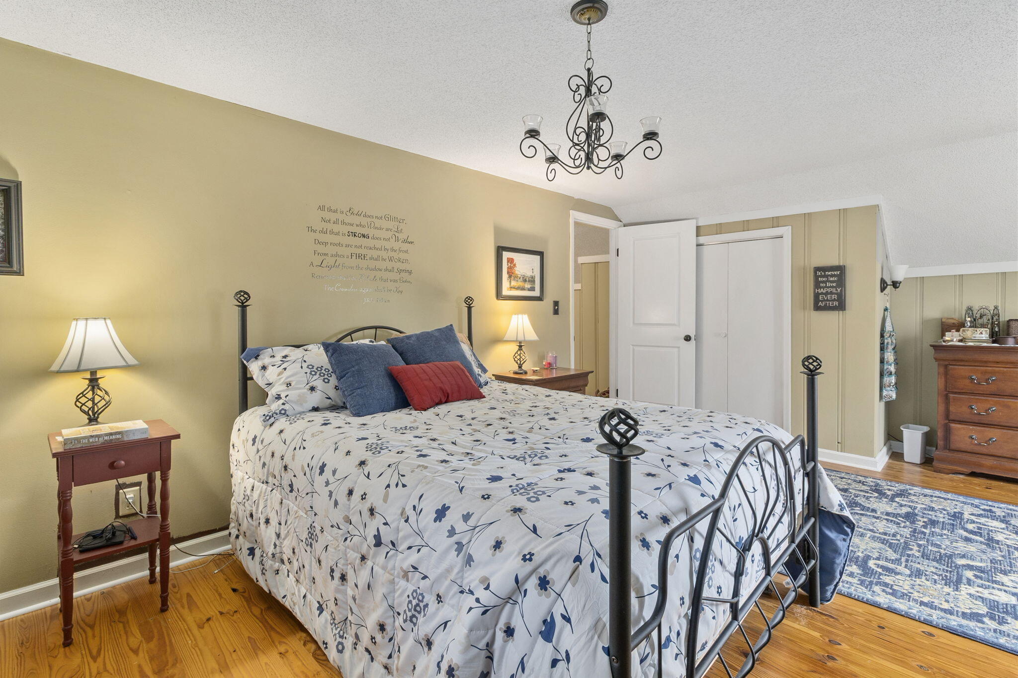 905 Ridgeway Avenue Signal Mountain, TN 37377 - Photo 32 of 51 Primary bedroom