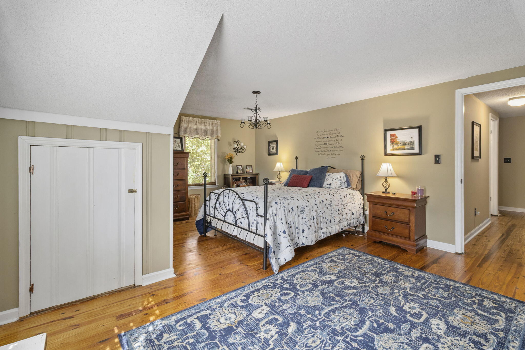 905 Ridgeway Avenue Signal Mountain, TN 37377 - Photo 33 of 51 Primary bedroom