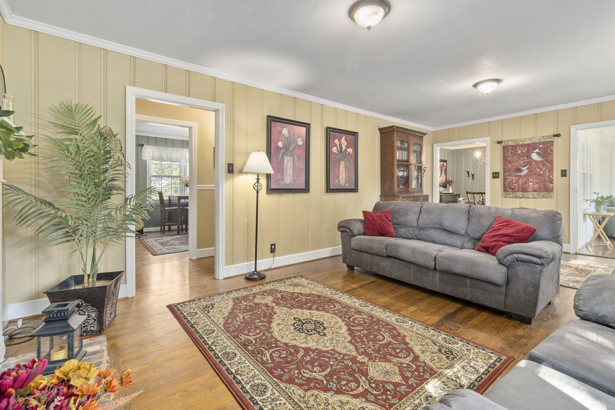 905 Ridgeway Avenue Signal Mountain, TN 37377 - Photo 9 of 51 Living room