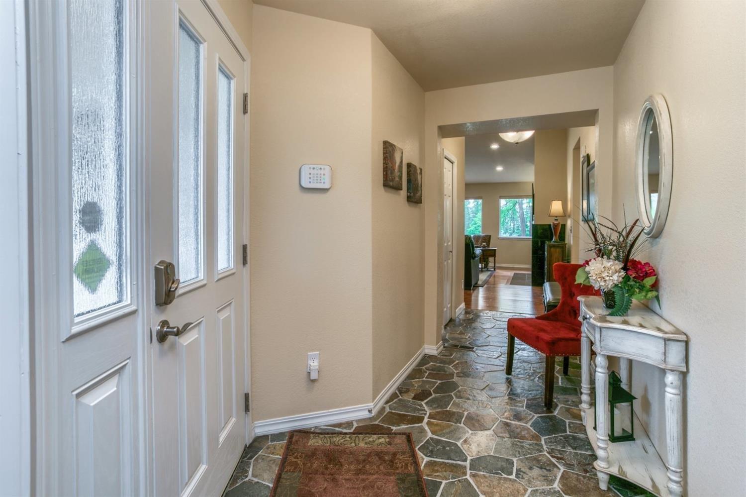 2818 South River Road Grants Pass, OR 97527 - Photo 22 of 35 Interior entry!
