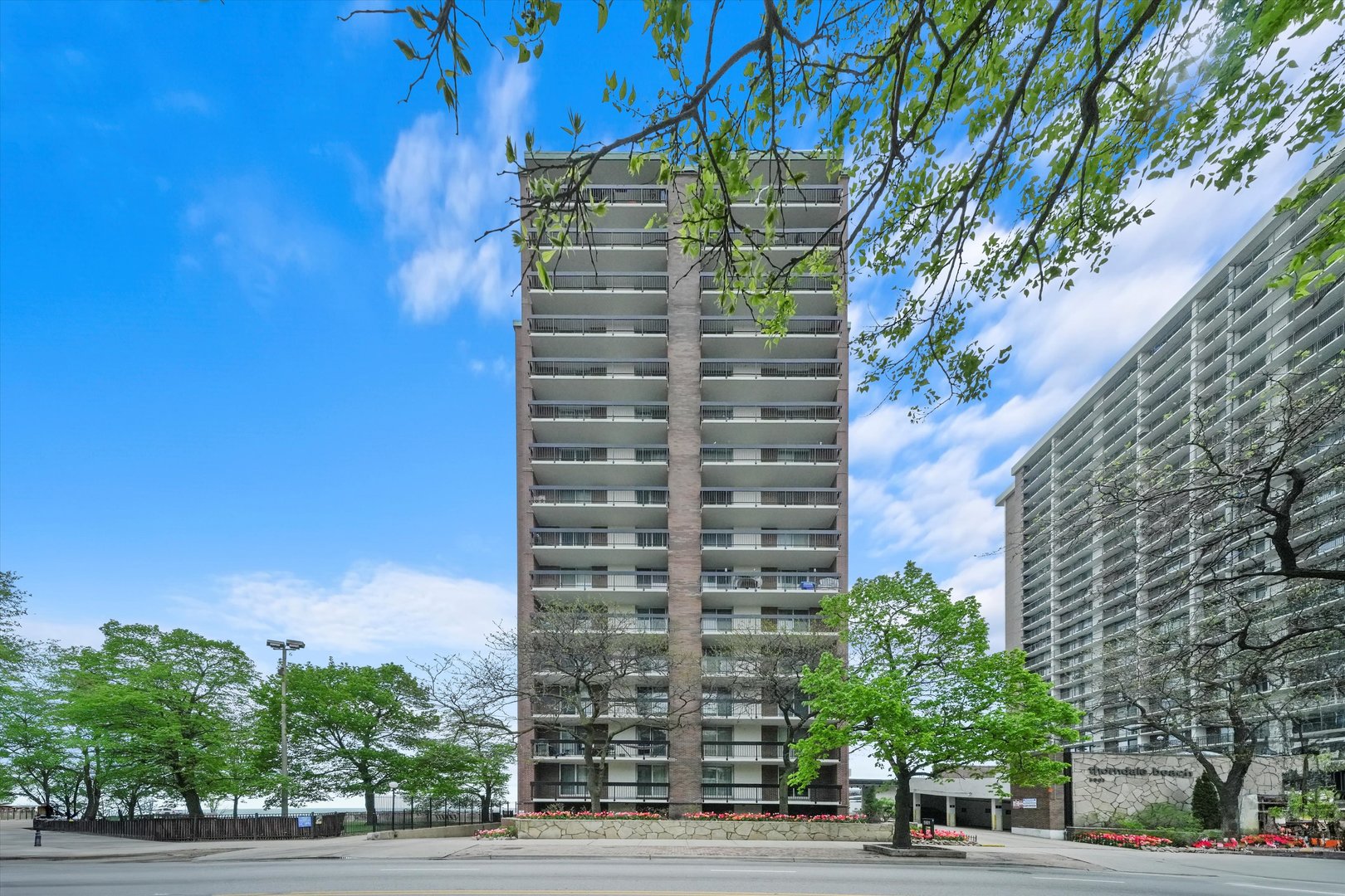 5901 North Sheridan Road, Unit 13B Chicago, IL 60660 - Photo 1 of 28 Gallery Image 1