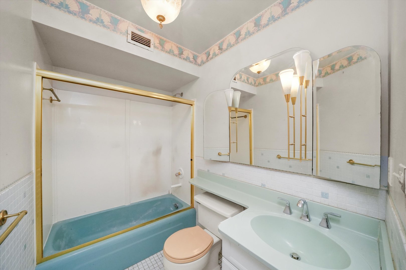 5901 North Sheridan Road, Unit 13B Chicago, IL 60660 - Photo 13 of 28 Gallery Image 13