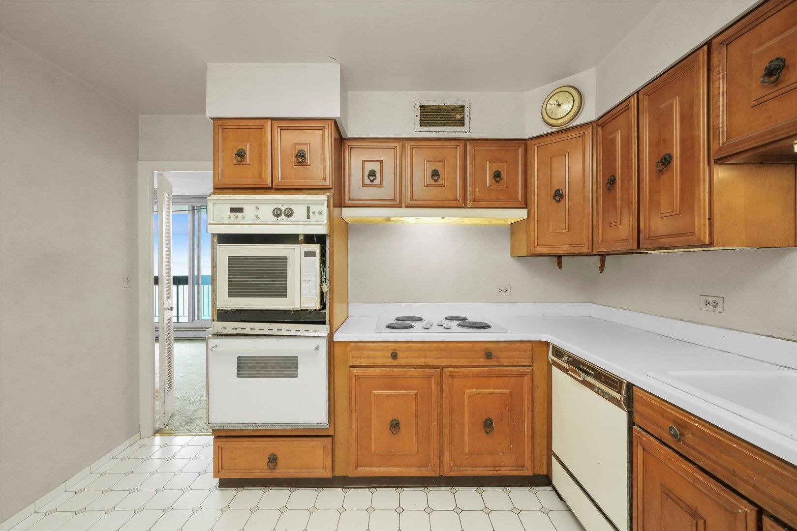 5901 North Sheridan Road, Unit 13B Chicago, IL 60660 - Photo 2 of 28 Gallery Image 2