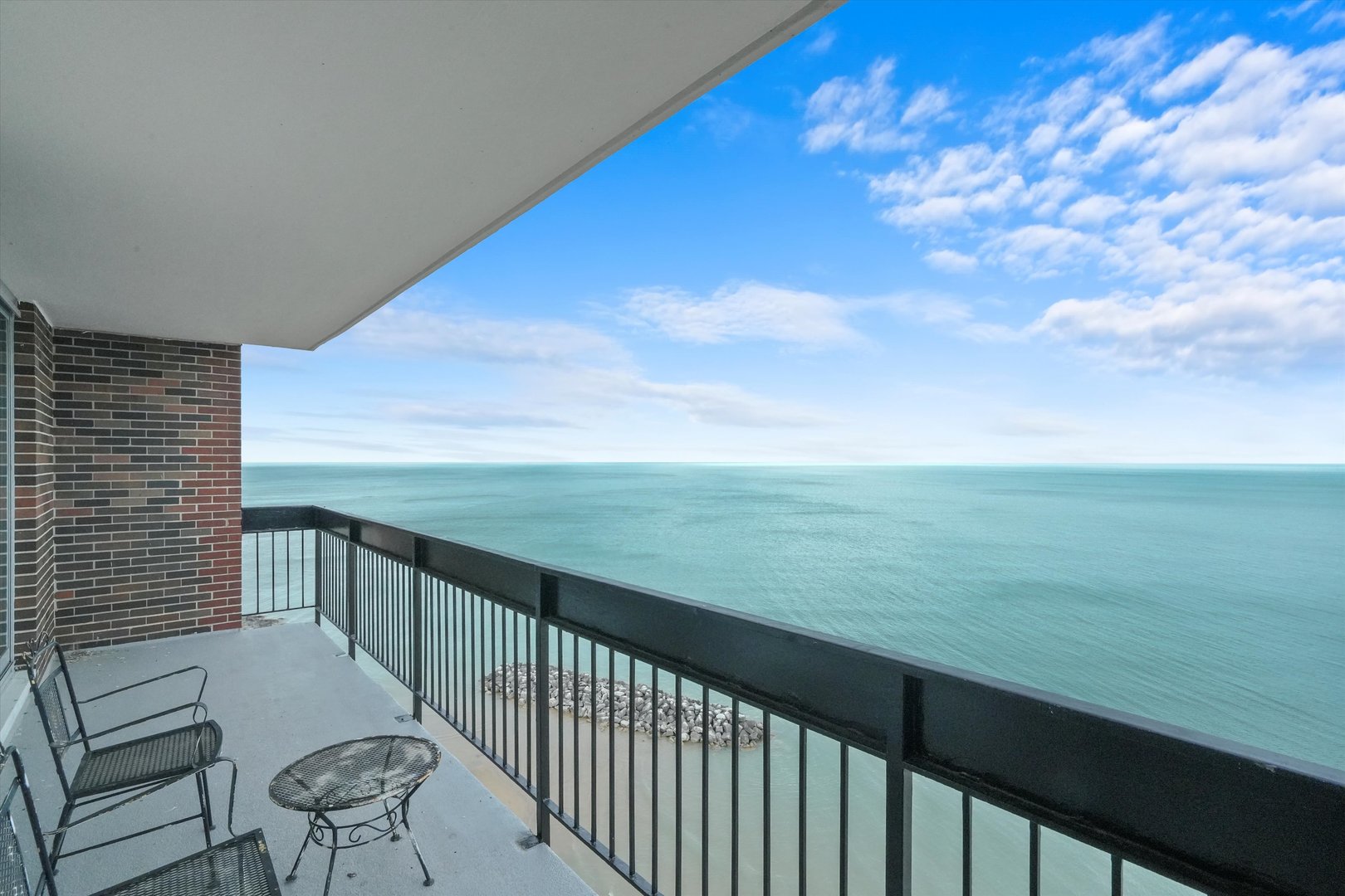 5901 North Sheridan Road, Unit 13B Chicago, IL 60660 - Photo 7 of 28 Gallery Image 7