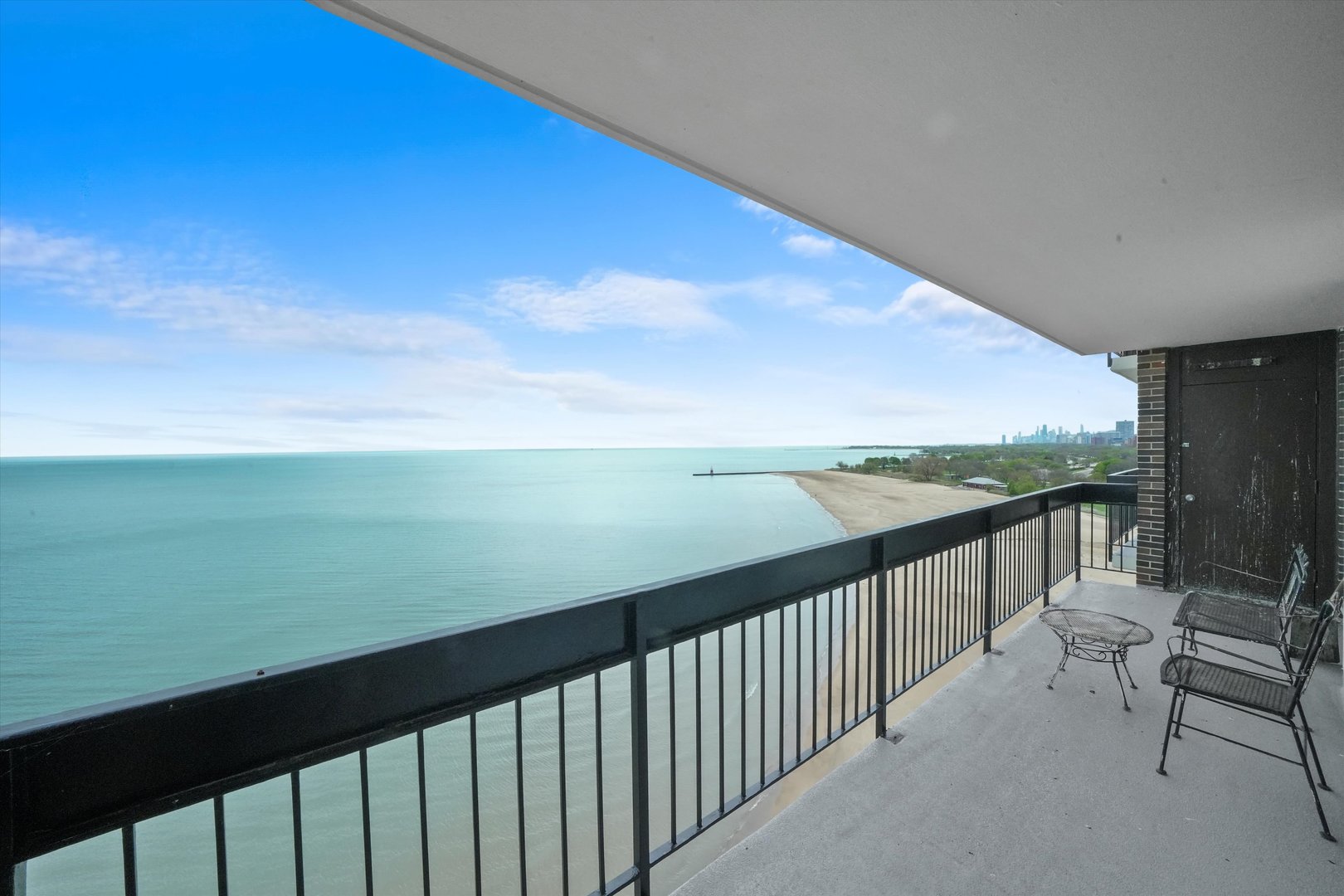 5901 North Sheridan Road, Unit 13B Chicago, IL 60660 - Photo 9 of 28 Gallery Image 9