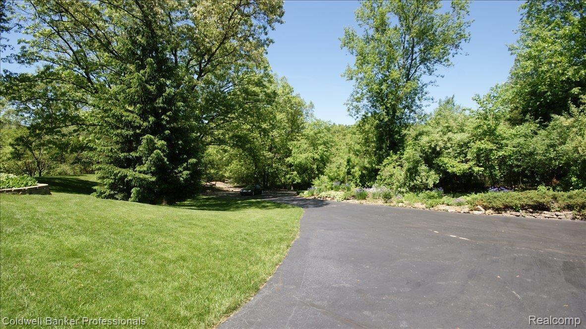 899 Northgate Road Rochester, MI 48306 - Photo 4 of 25 007