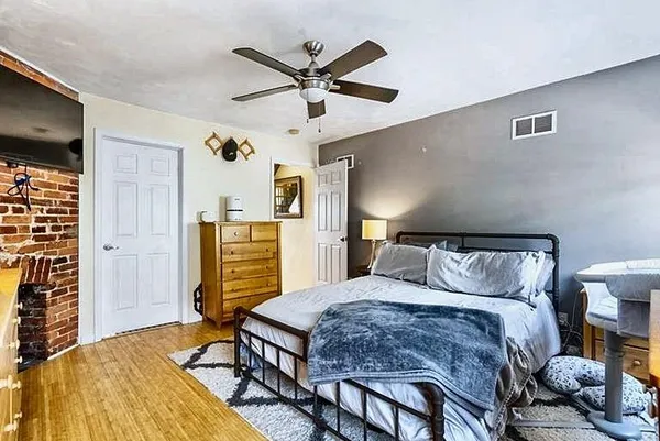 $2,350 | 4784 Sciota Street, Bloomfield, PA 15224