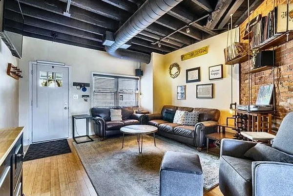 $2,350 | 4784 Sciota Street, Bloomfield, PA 15224