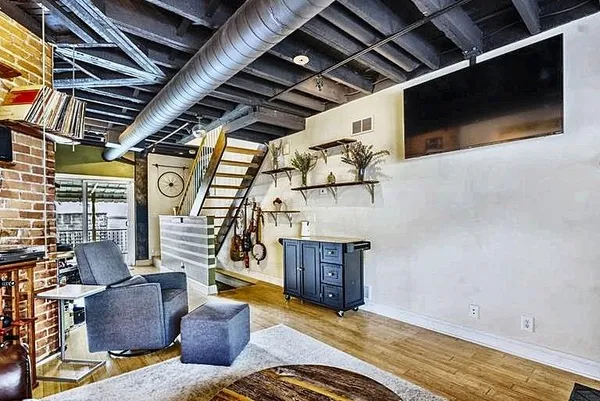 $2,350 | 4784 Sciota Street, Bloomfield, PA 15224