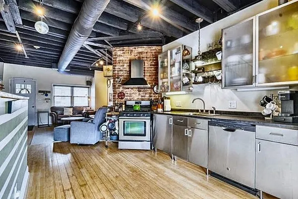 $2,350 | 4784 Sciota Street, Bloomfield, PA 15224