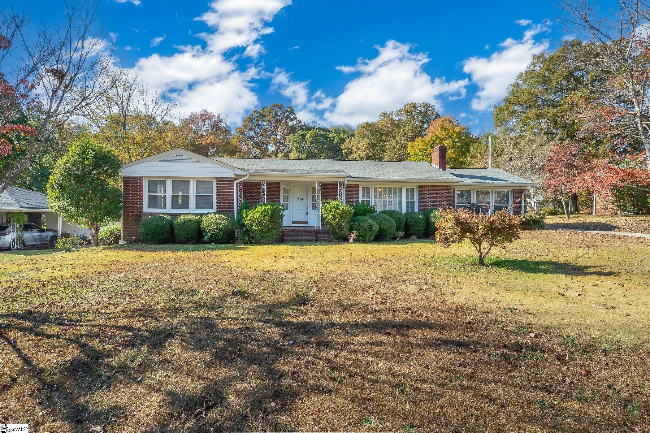 214 Meadow Road Laurens, SC 29360 - Photo 2 of 34 Gallery Image 2