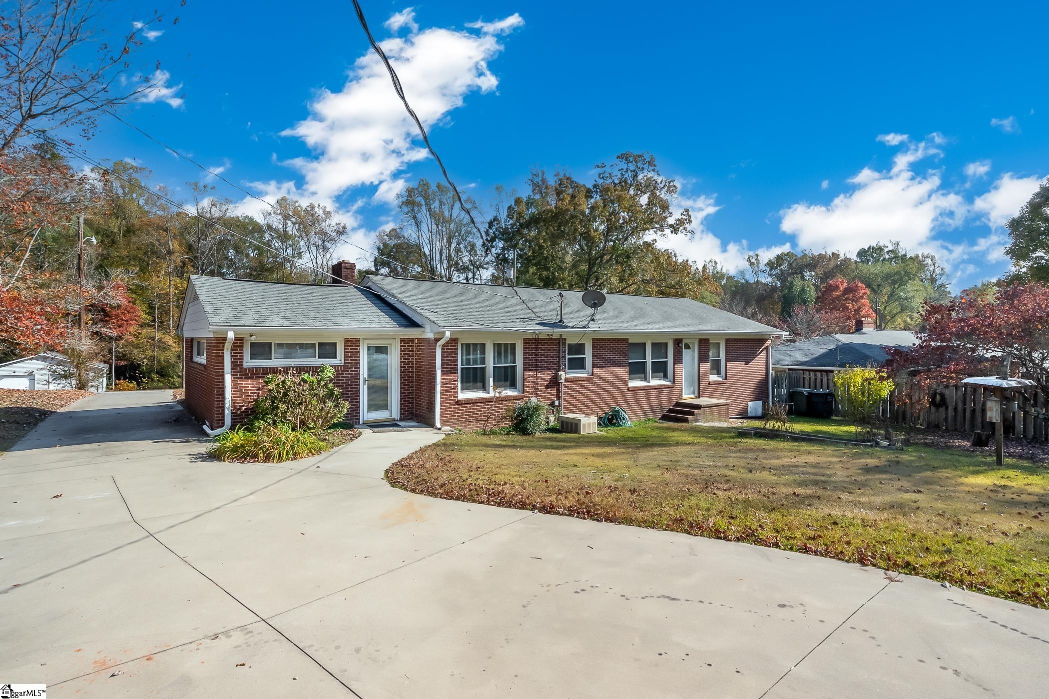 214 Meadow Road Laurens, SC 29360 - Photo 3 of 34 Gallery Image 3