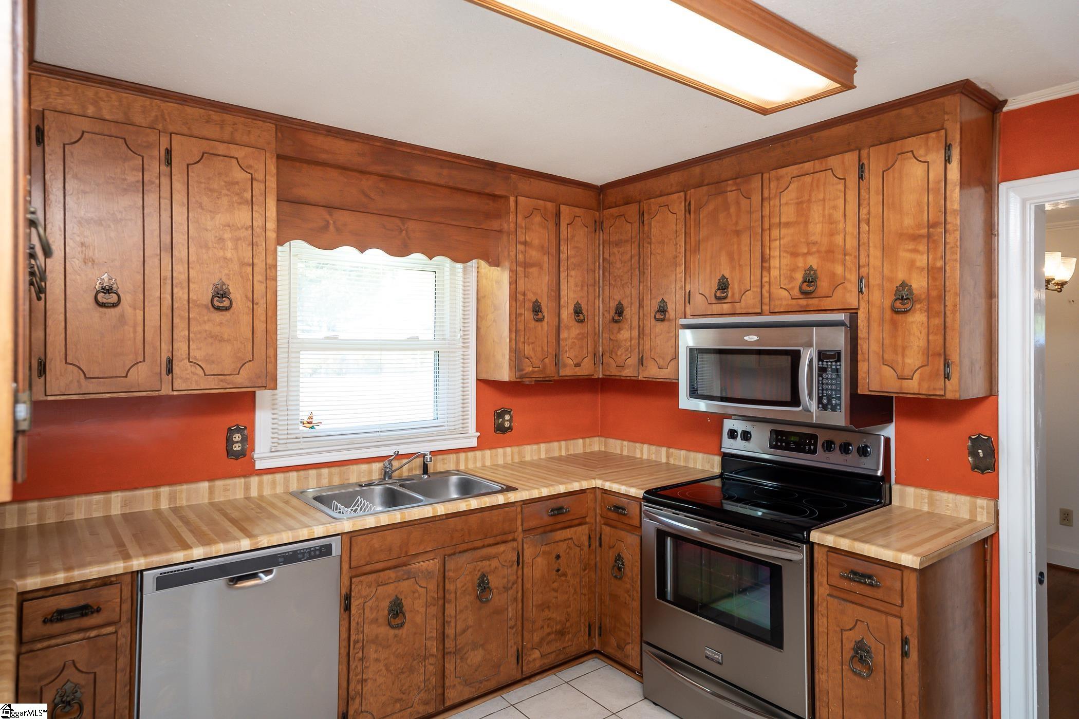214 Meadow Road Laurens, SC 29360 - Photo 6 of 34 Gallery Image 6
