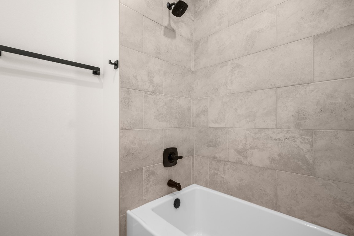 18208 Gregg Bluff Road Jonestown, TX 78645 - Photo 28 of 28 Bathroom with washtub / shower combination