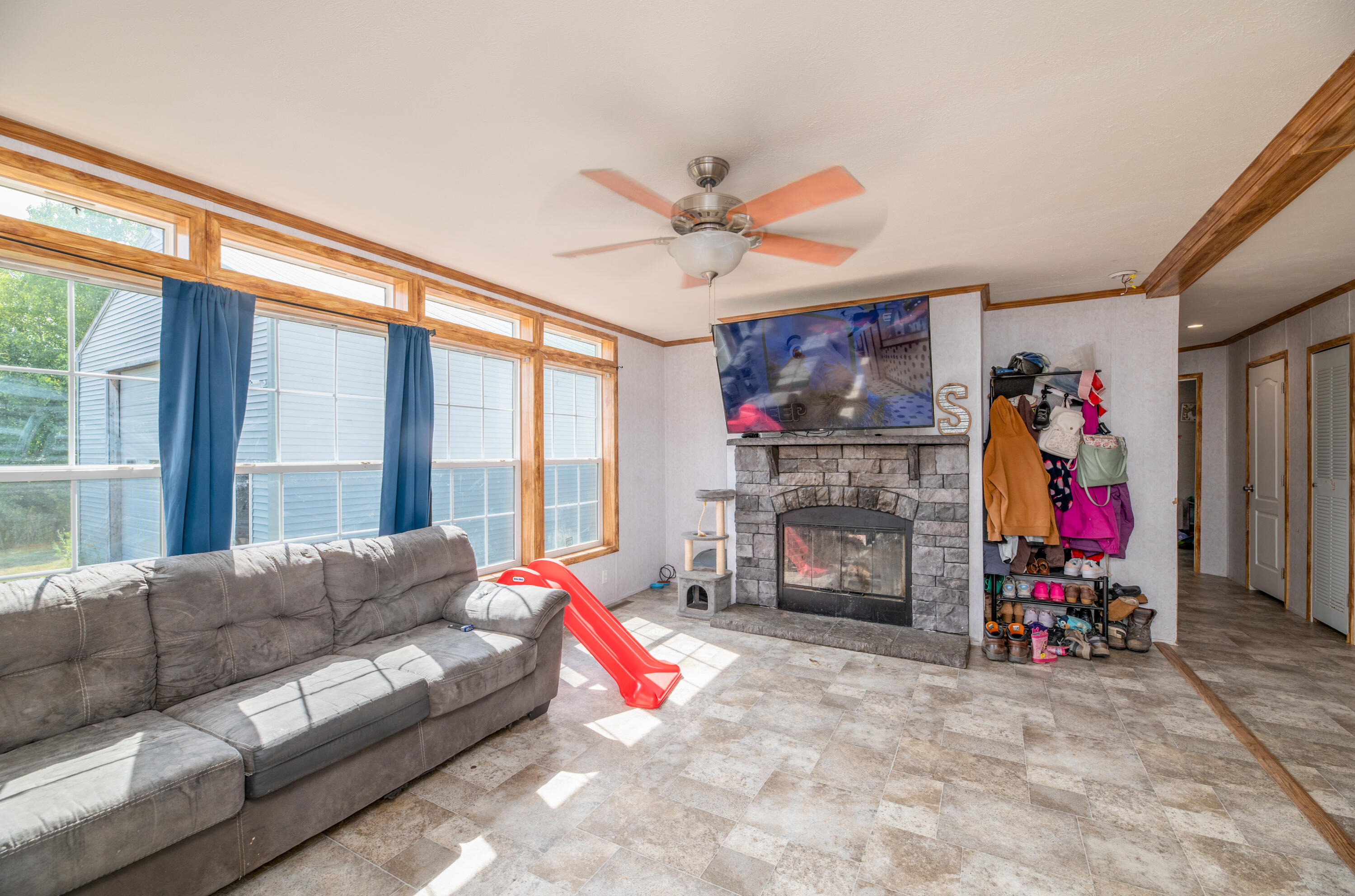 199 Neck Road Waterville, ME 04901 - Photo 3 of 37 04 Living Room