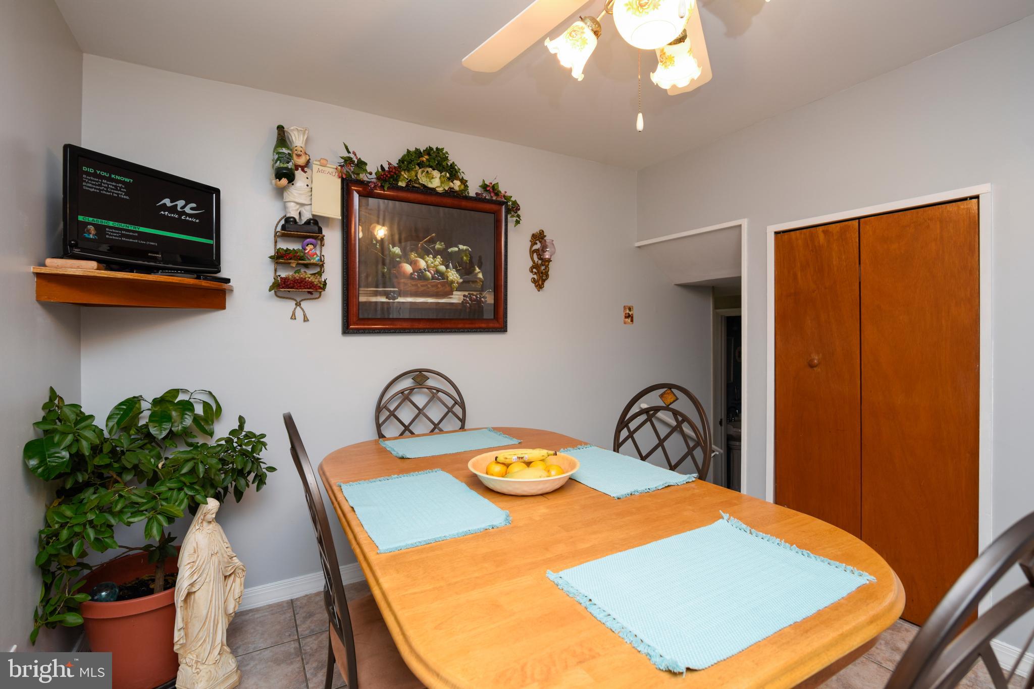 11604 Stevens Road Philadelphia, PA 19116 - Photo 12 of 33 Eat in Kitchen