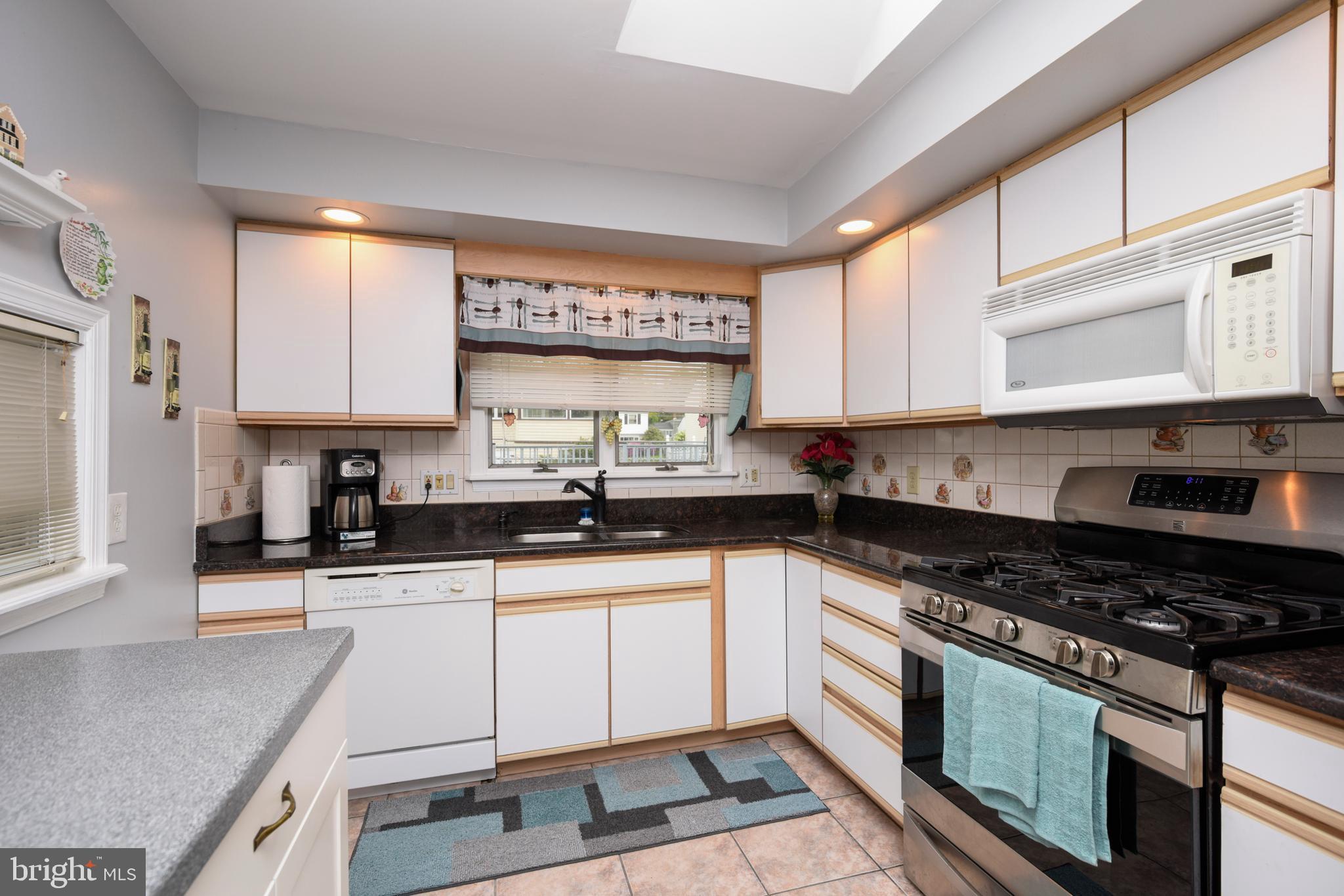 11604 Stevens Road Philadelphia, PA 19116 - Photo 15 of 33 Kitchen