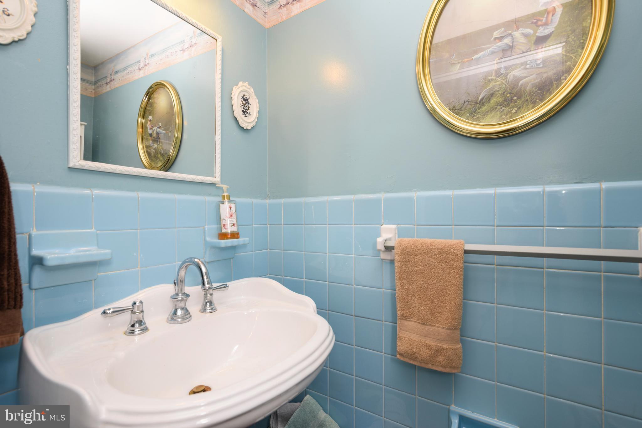 11604 Stevens Road Philadelphia, PA 19116 - Photo 22 of 33 Powder room