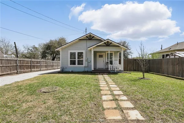 a view of a house with a backyard