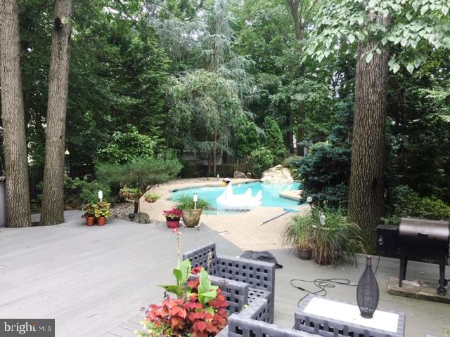 27 Rushwick Road Mount Laurel, NJ 08054 - Photo 2 of 42 In ground Pool