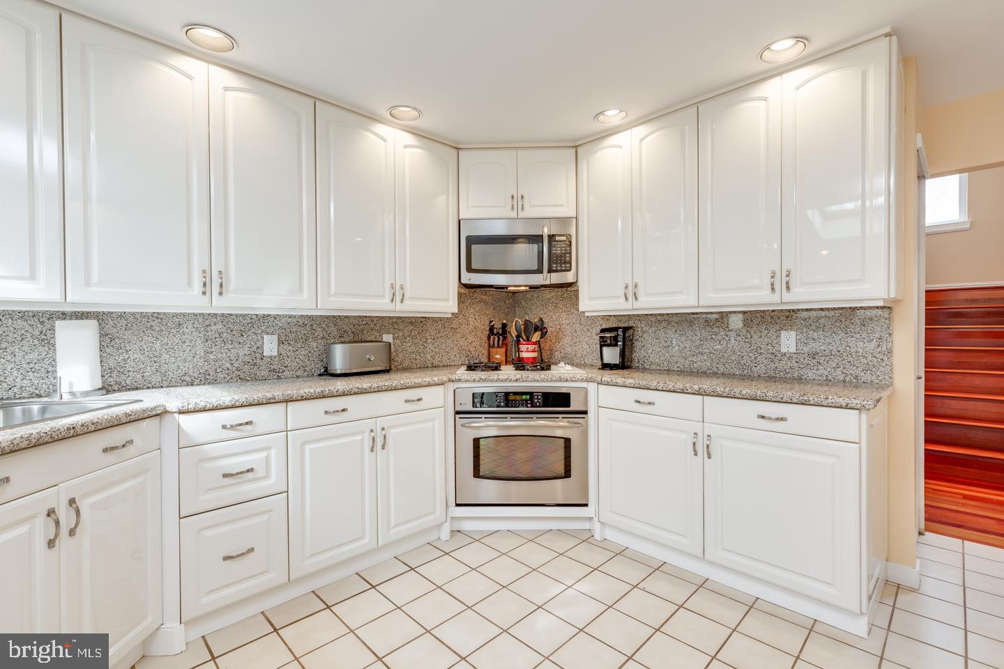 27 Rushwick Road Mount Laurel, NJ 08054 - Photo 14 of 42 Granite COunters