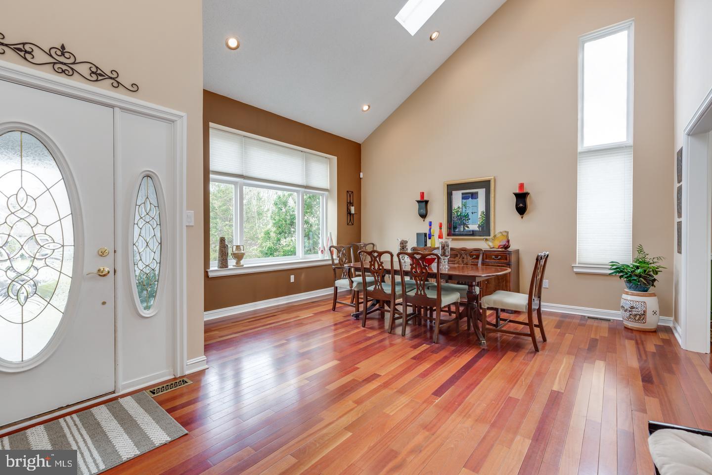 27 Rushwick Road Mount Laurel, NJ 08054 - Photo 8 of 42 Living Room with Vaulted Ceiling
