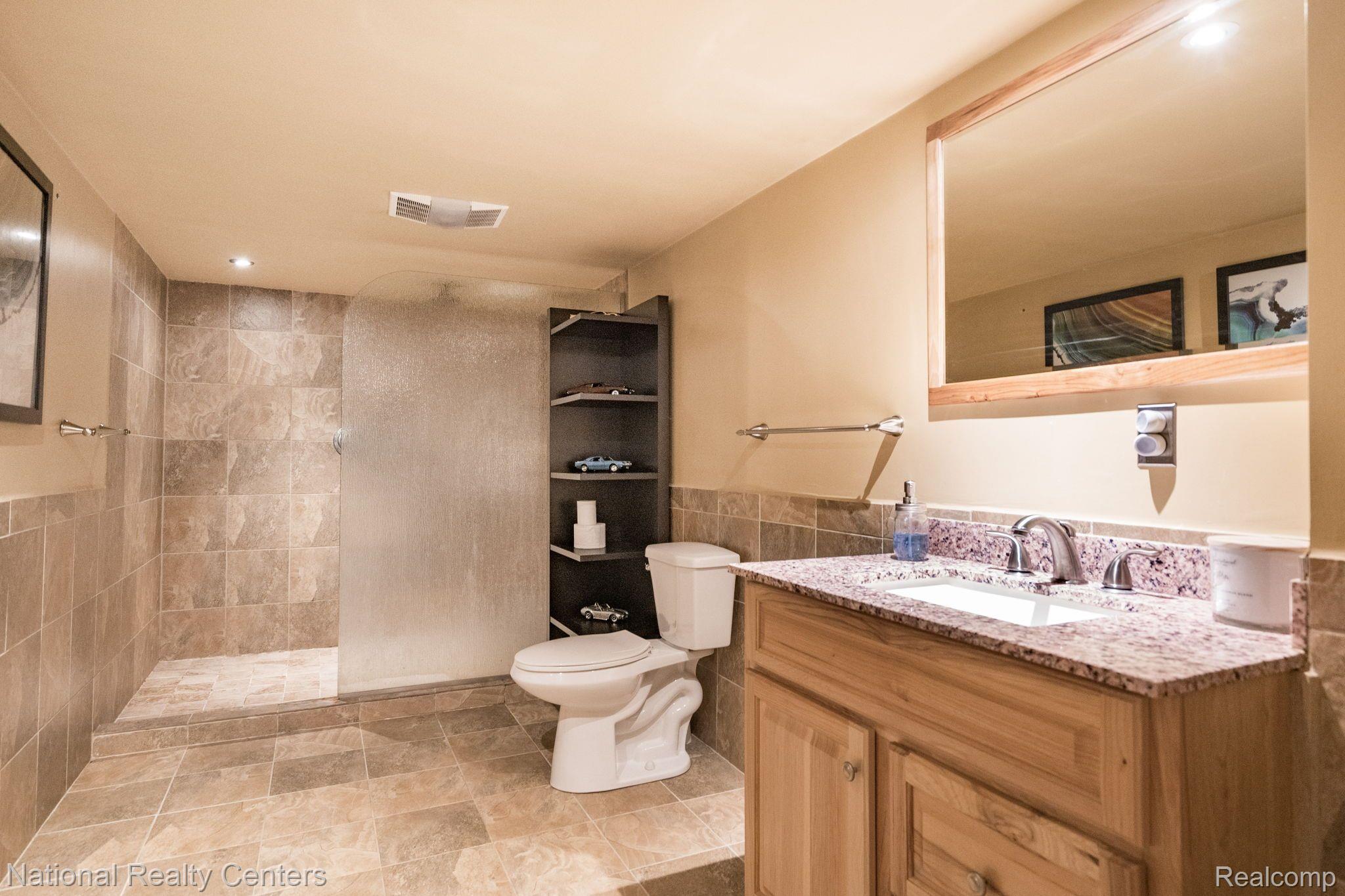2814 Grouse Lane Rochester, MI 48306 - Photo 42 of 52 Lower level bath