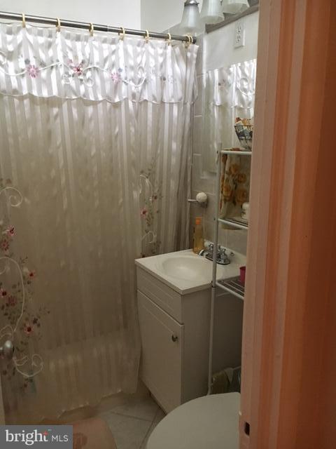 1043 Ruatan Street Silver Spring, MD 20903 - Photo 13 of 17 Bath (Master)