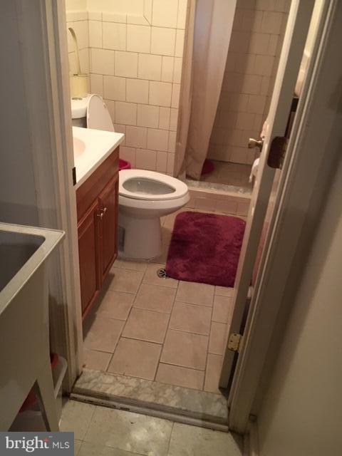 1043 Ruatan Street Silver Spring, MD 20903 - Photo 17 of 17 Bath