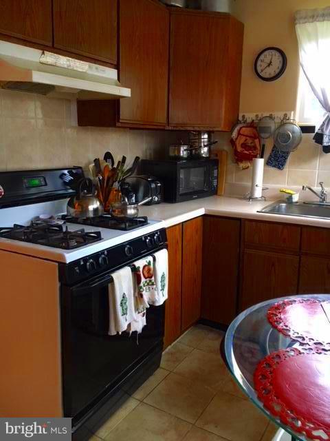 1043 Ruatan Street Silver Spring, MD 20903 - Photo 8 of 17 Kitchen