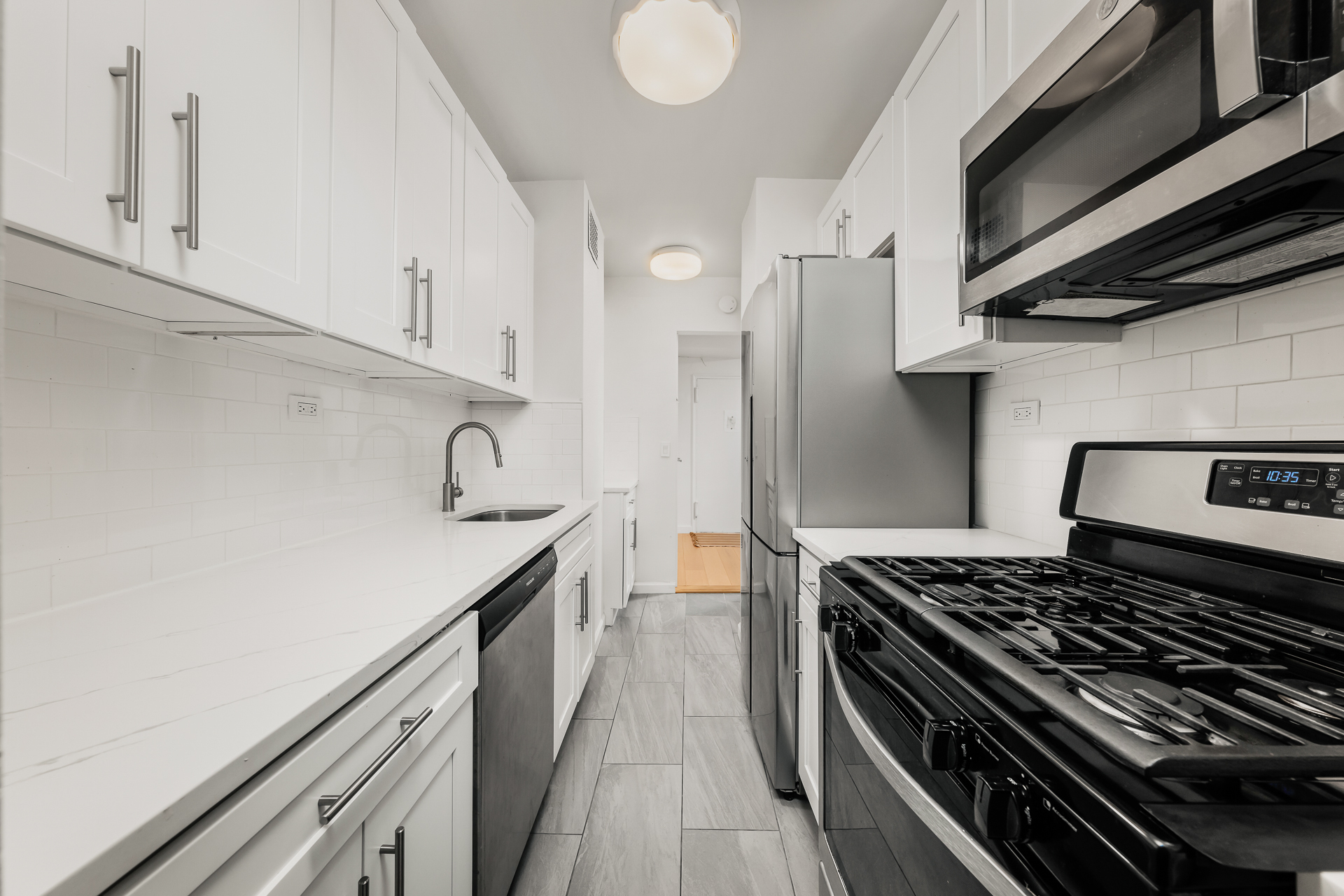 176 East 77th Street, Unit 5E Manhattan, NY 10075 - Photo 3 of 11 a kitchen with a stove and a refrigerator