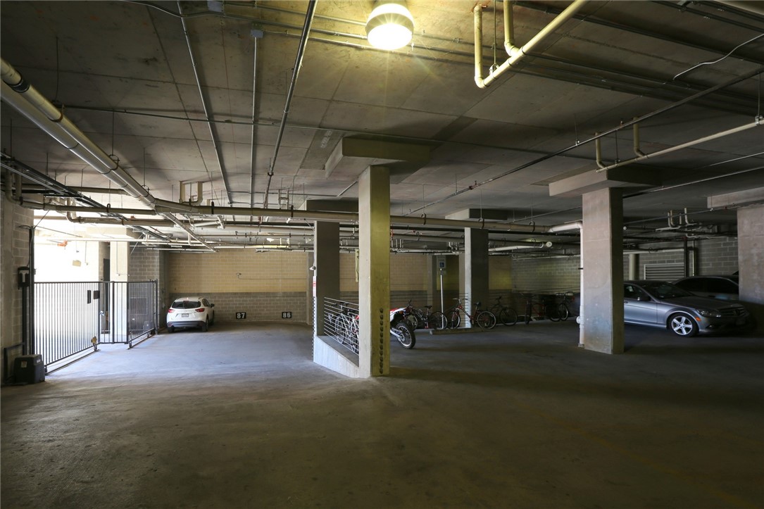 910 West 25th Street, Unit 204 Austin, TX 78705 - Photo 25 of 27 a view of a room with gym equipment