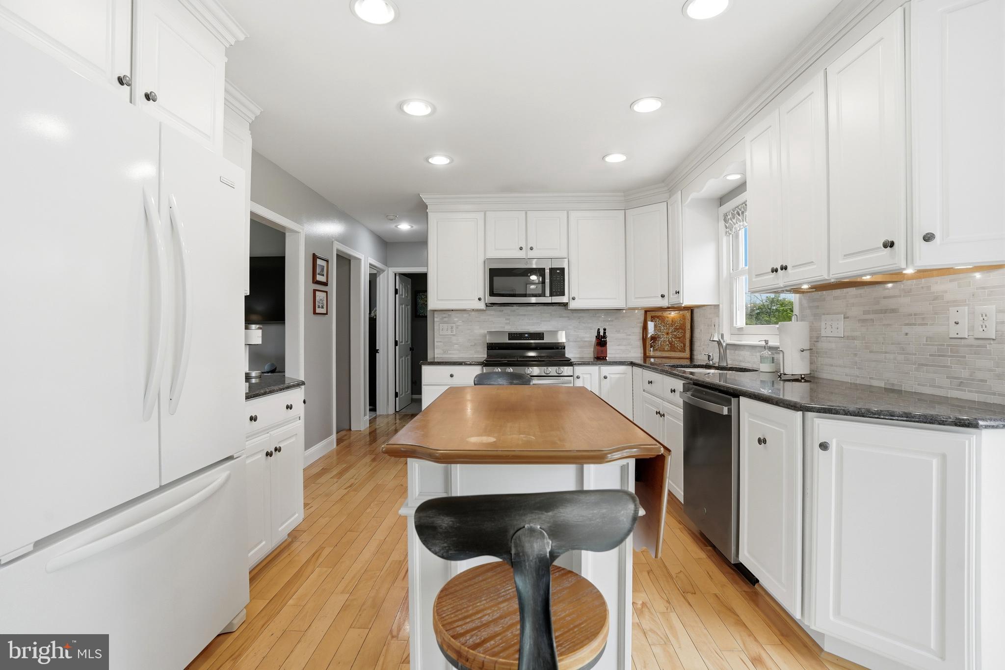 312 Sturgis Road Harleysville, PA 19438 - Photo 12 of 62 Hardwood Flootinh
