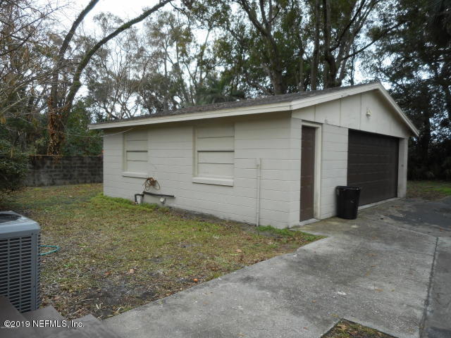 1774 Mayfair Road Jacksonville, FL 32207 - Photo 8 of 8 a backyard of a house with garage