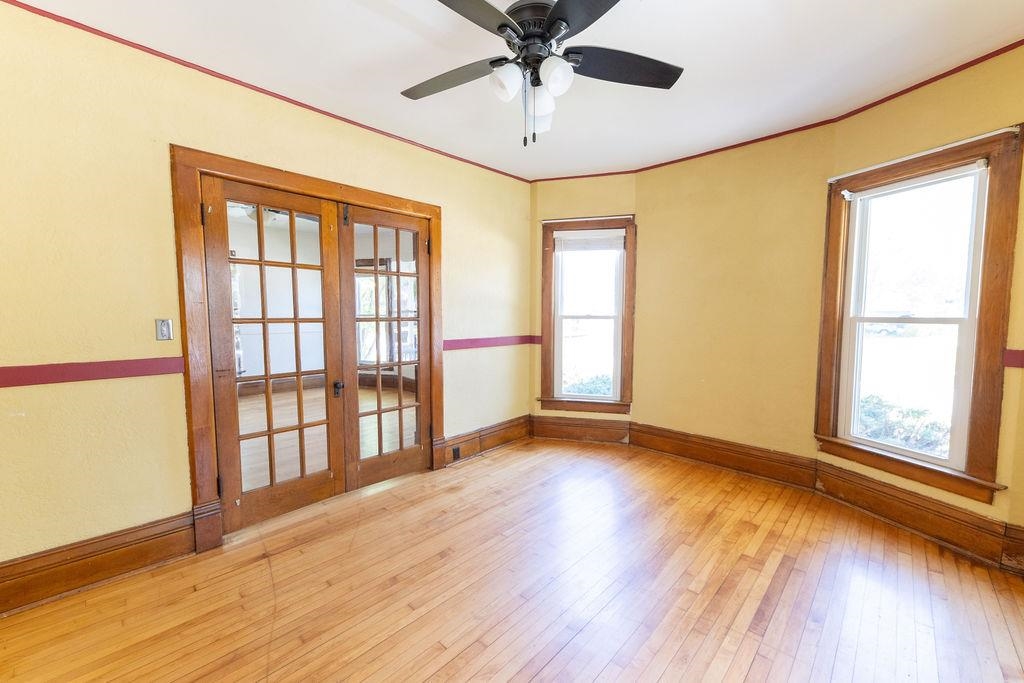 825 Frederick Street Oshkosh, WI 54901 - Photo 5 of 48