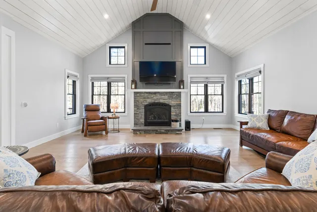 $1,875,000 | 7 Freedom Drive, Falmouth, ME 04105