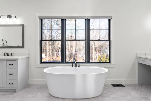 $1,875,000 | 7 Freedom Drive, Falmouth, ME 04105