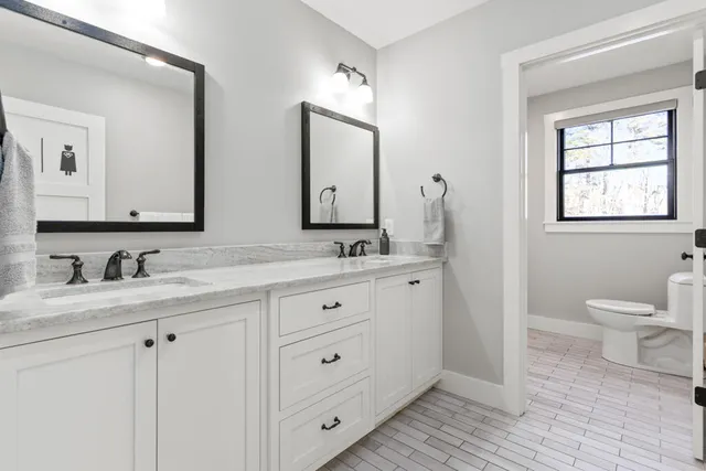 $1,875,000 | 7 Freedom Drive, Falmouth, ME 04105