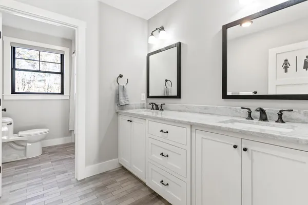 $1,875,000 | 7 Freedom Drive, Falmouth, ME 04105